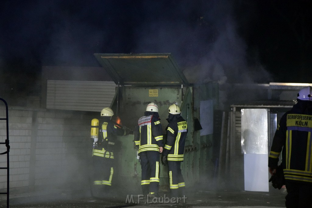 Feuer Papp Presscontainer Koeln Hoehenberg Bochumerstr P040.JPG - Miklos Laubert